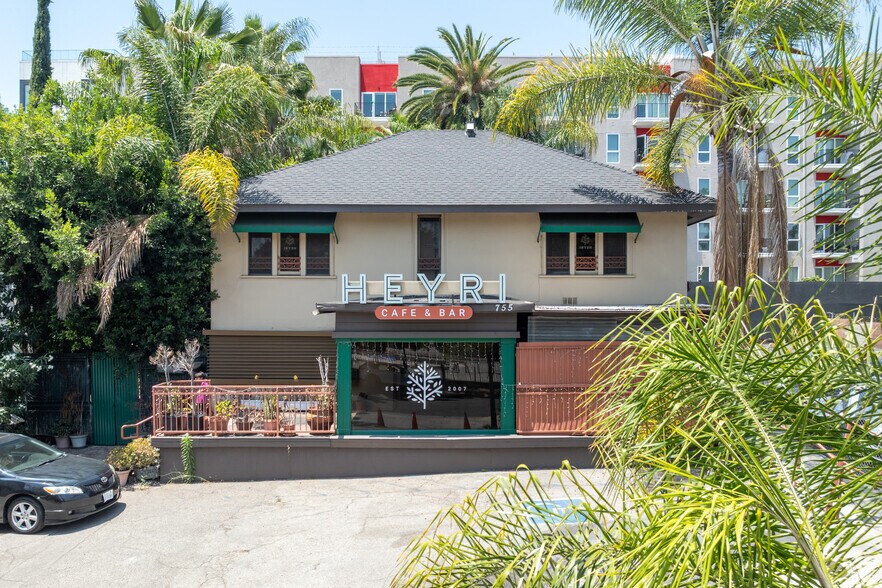 755 S Hobart Blvd, Los Angeles, CA à louer - Photo de l’immeuble – Image 3 sur 23