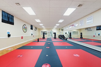 385 New Brunswick Ave, Fords, NJ à louer Photo intérieure– Image 1 sur 12