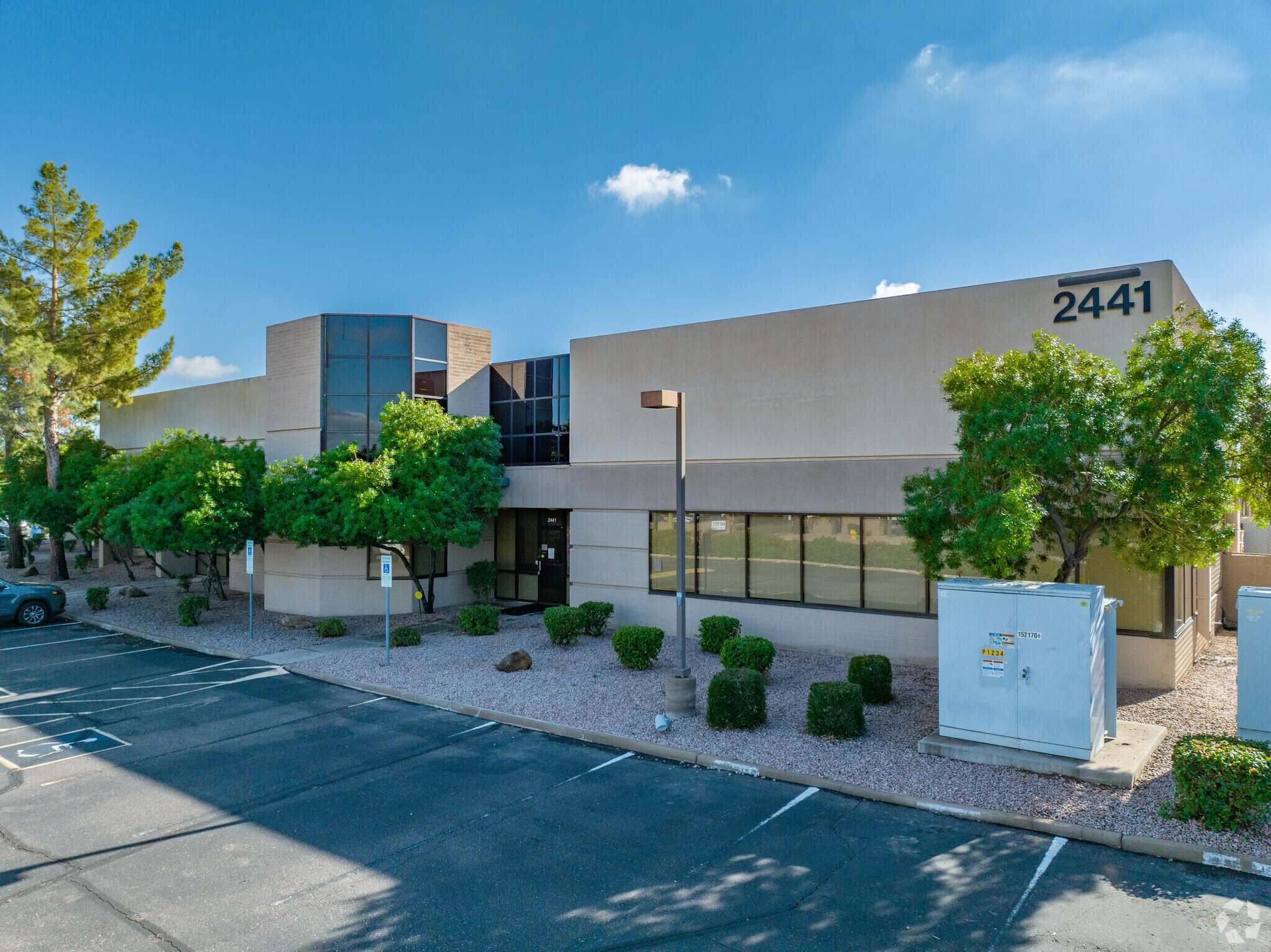 2441 W Erie Dr, Tempe, AZ à louer Photo principale– Image 1 sur 6