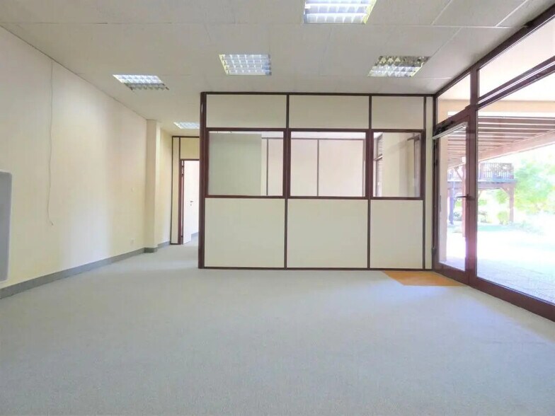 Local commercial dans Chavenay à louer - Photo intérieure – Image 2 sur 7