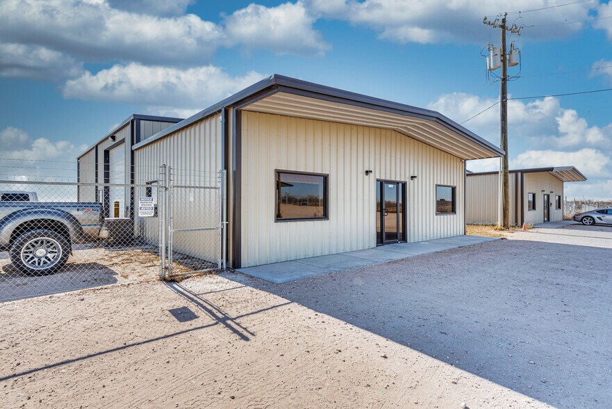 1610 E County Road 153, Midland, TX à louer - Photo de l’immeuble – Image 2 sur 17