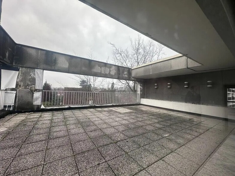 Bureau dans Croix à louer - Photo de l’immeuble – Image 3 sur 7