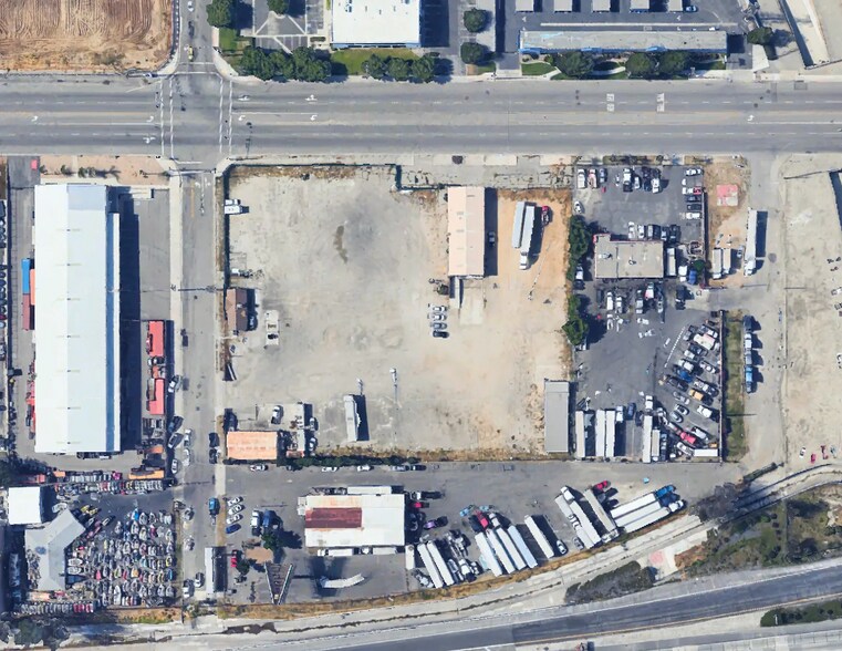 261 W Valley Blvd, Rialto, CA à louer - Photo de l’immeuble – Image 2 sur 6