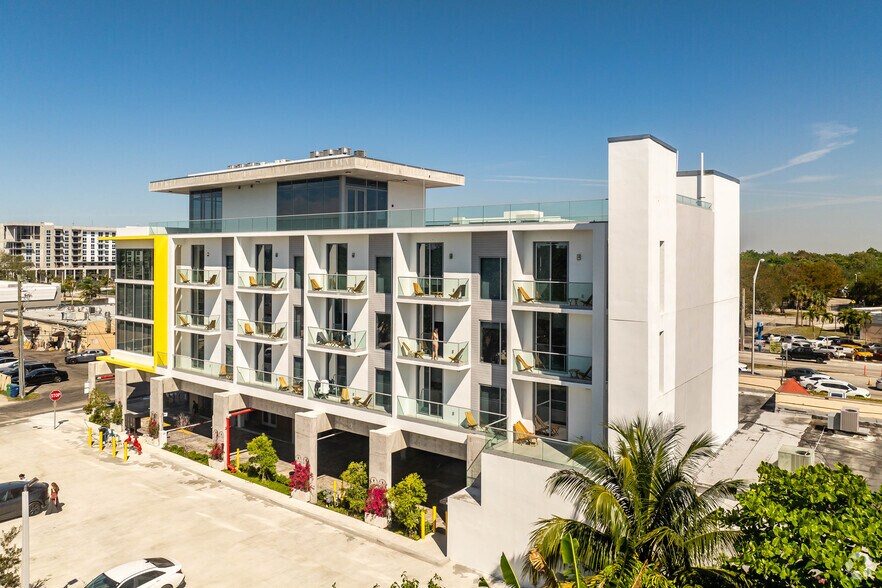 18501 NE 25th Ct, North Miami Beach, FL à louer - Photo de l’immeuble – Image 2 sur 5