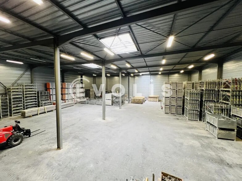 Local d’activités dans Chelles à louer - Photo intérieure – Image 2 sur 3