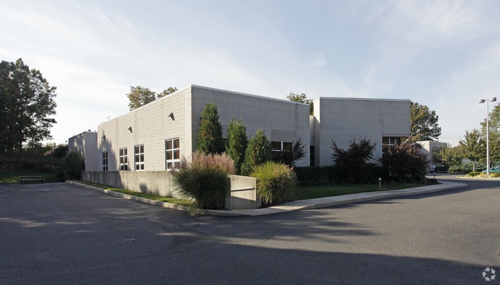 179 N Belle Mead Rd, Setauket, NY à louer - Photo de l’immeuble – Image 3 sur 4