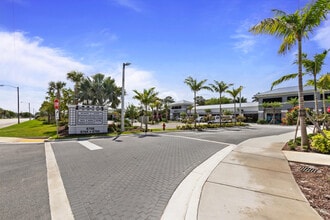 8776 Lantana Rd, Lake Worth, FL à louer Photo de l’immeuble– Image 2 sur 9