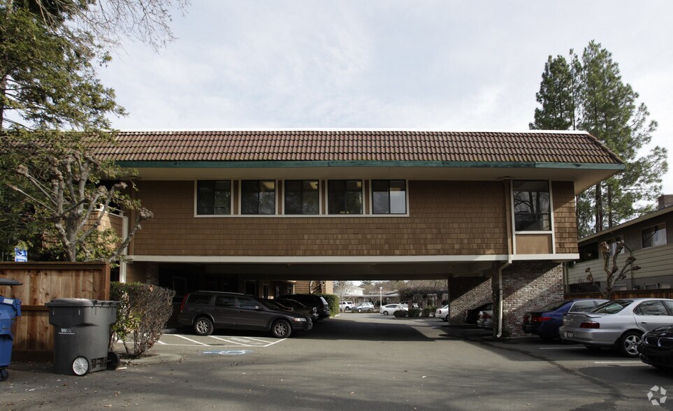 935 Moraga Rd, Lafayette, CA à louer - Photo de l’immeuble – Image 3 sur 3