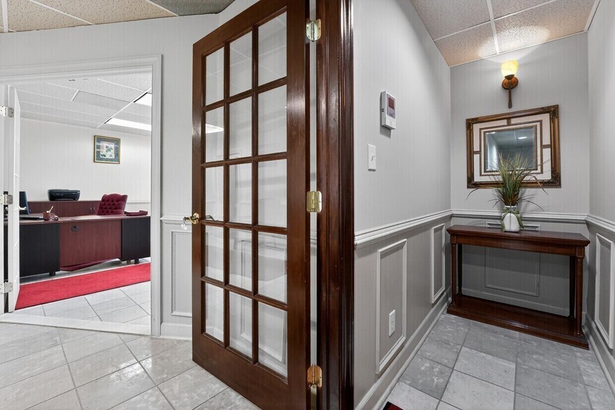 12120B Heritage Park Cir, Silver Spring, MD à vendre - Photo intérieure – Image 3 sur 15