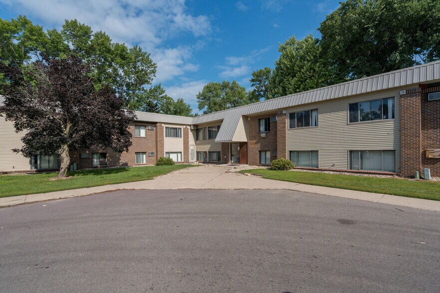3200 S Maple Ave, Slayton, MN à vendre - Photo de l’immeuble – Image 1 sur 40