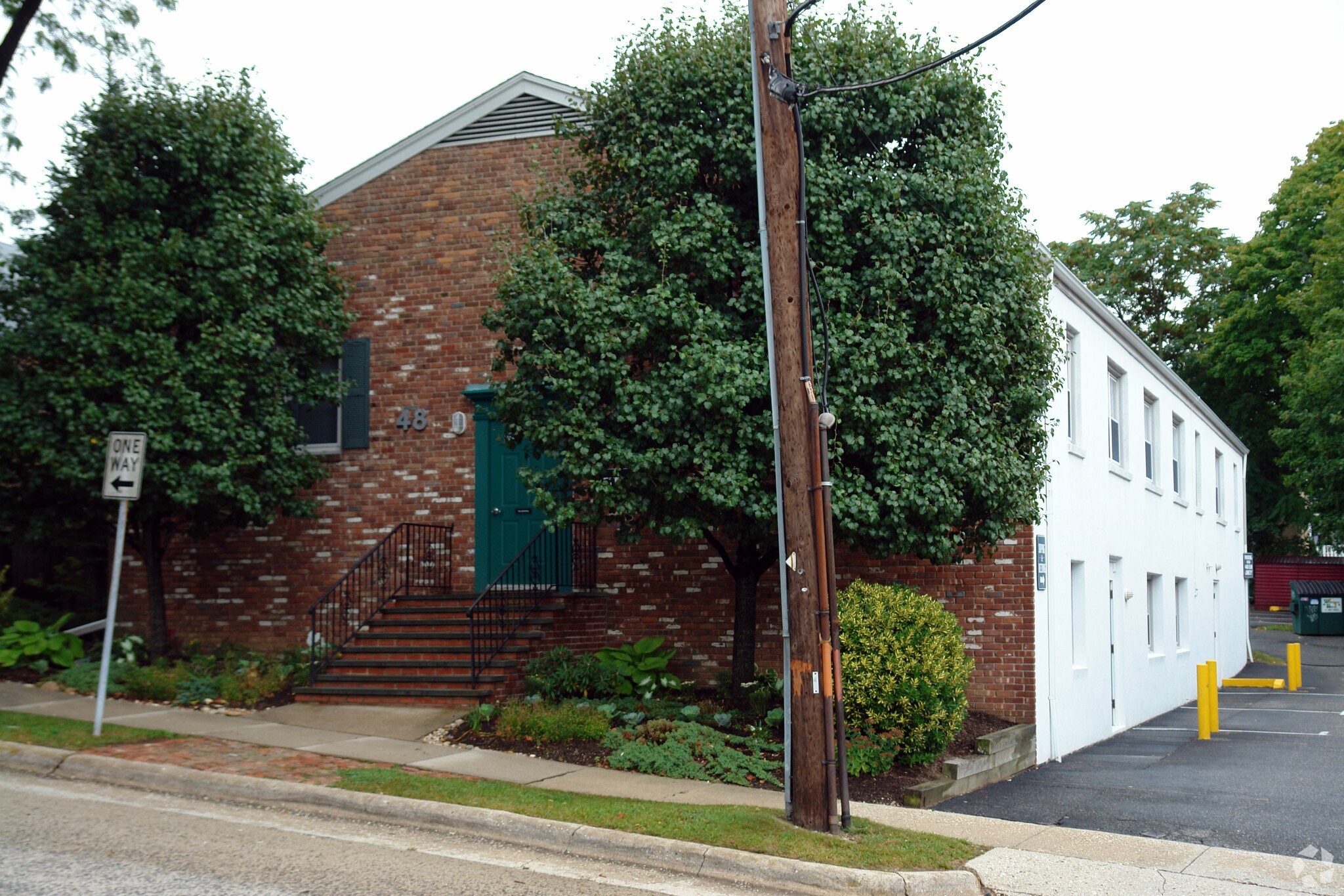 48 Elm St, Huntington, NY à louer Photo de l’immeuble– Image 1 sur 15