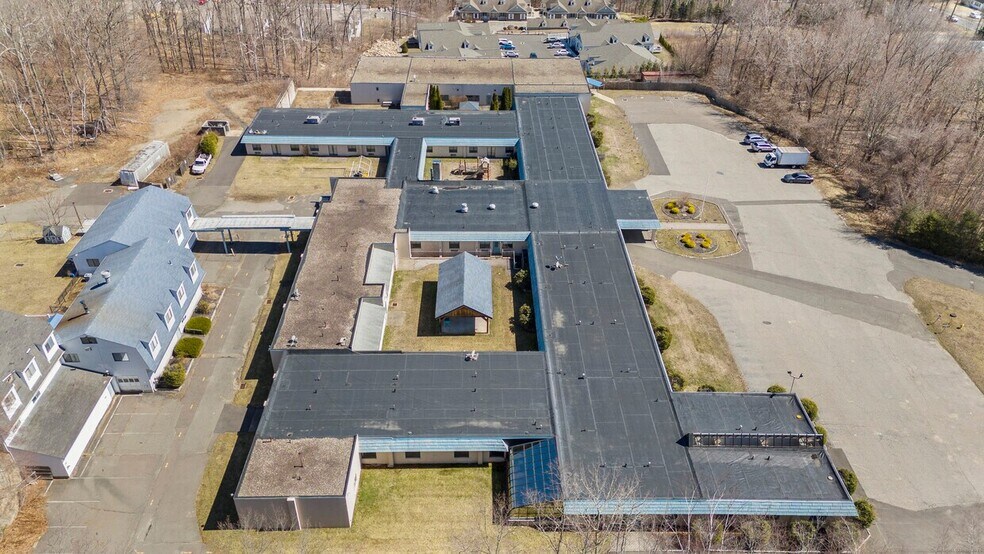 50 Beach Rd, Wolcott, CT à vendre - Photo de l’immeuble – Image 2 sur 25