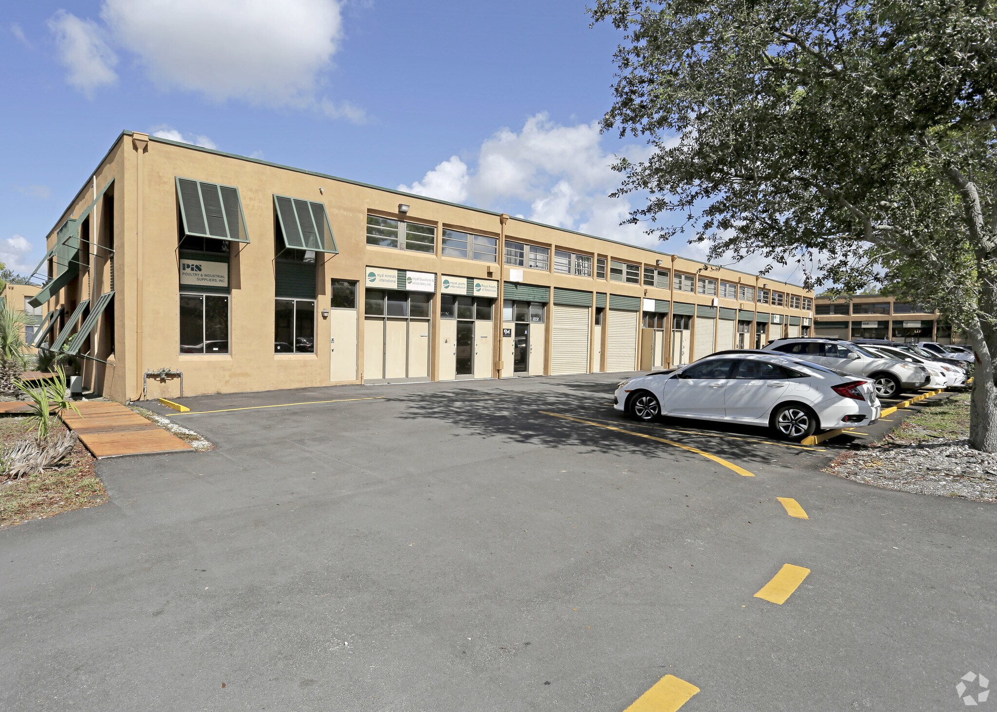 12201-12239 SW 132nd Ct, Miami, FL à louer Photo principale– Image 1 sur 12
