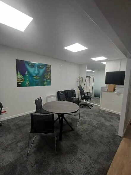 Bureau dans Saint-Contest à louer - Photo intérieure – Image 2 sur 7