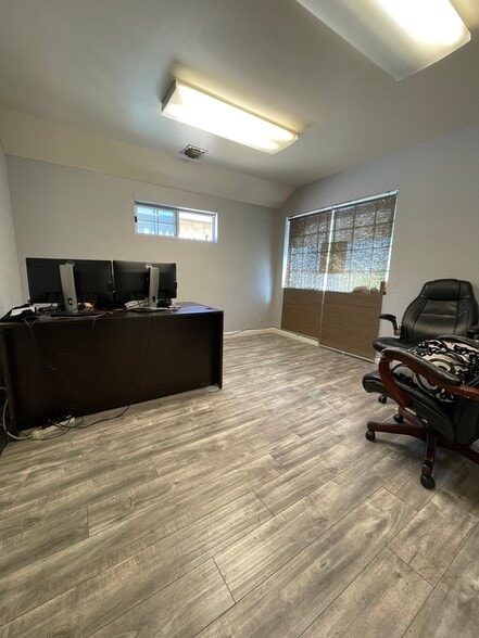 8823 Fenwick St, Sunland, CA à louer - Photo intérieure – Image 3 sur 15