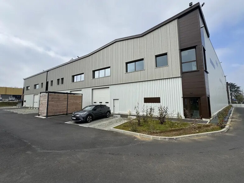 23 Rue Des Beaux Soleils, Osny à louer - Photo de l’immeuble – Image 2 sur 4
