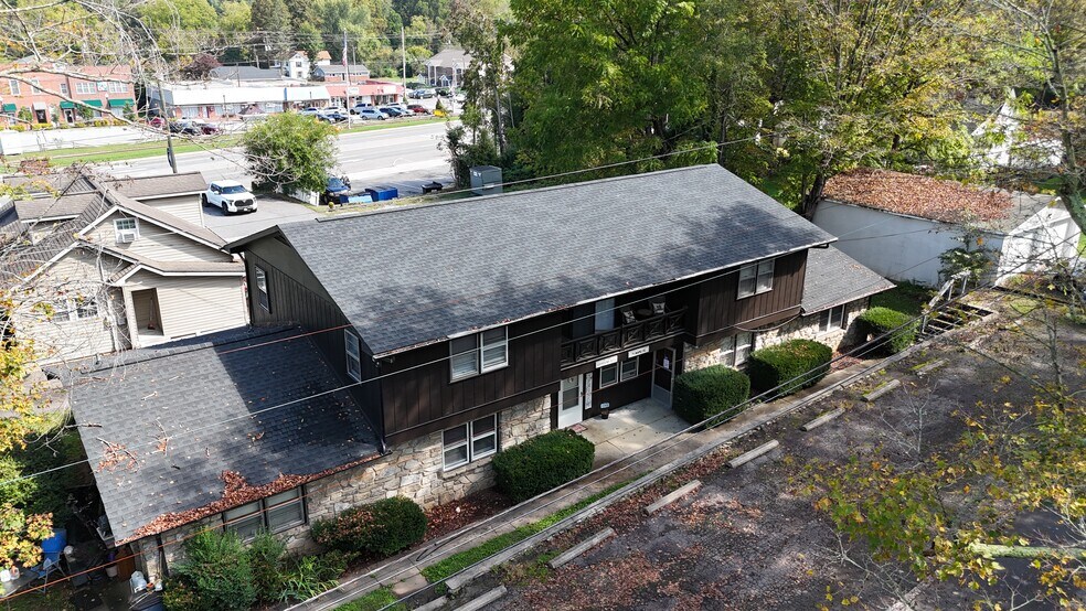71 Maple St, Clyde, NC à vendre - Photo de l’immeuble – Image 2 sur 20