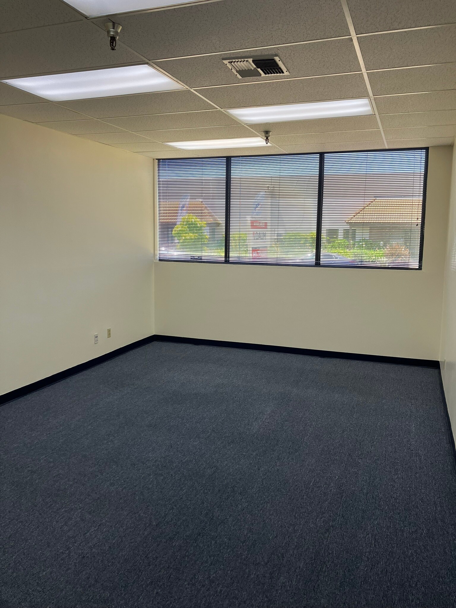 15622-15642 Producer Ln, Huntington Beach, CA à louer Photo intérieure– Image 1 sur 10