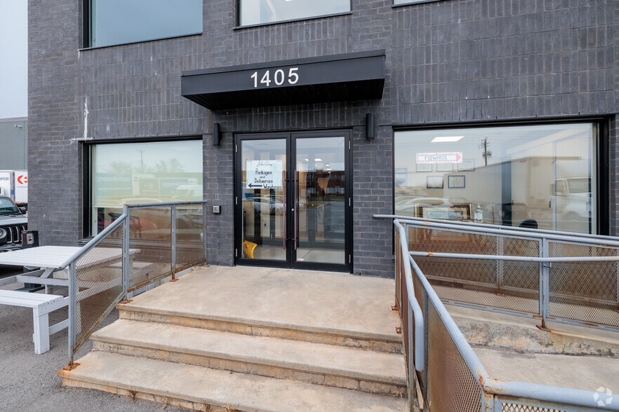 1375-1405 Boul Hymus, Dorval, QC à louer - Photo de l’immeuble – Image 3 sur 3