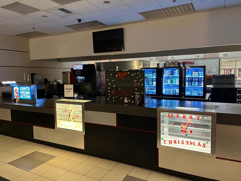 622 George Washington Hwy, Lincoln, RI à vendre - Photo intérieure – Image 3 sur 20