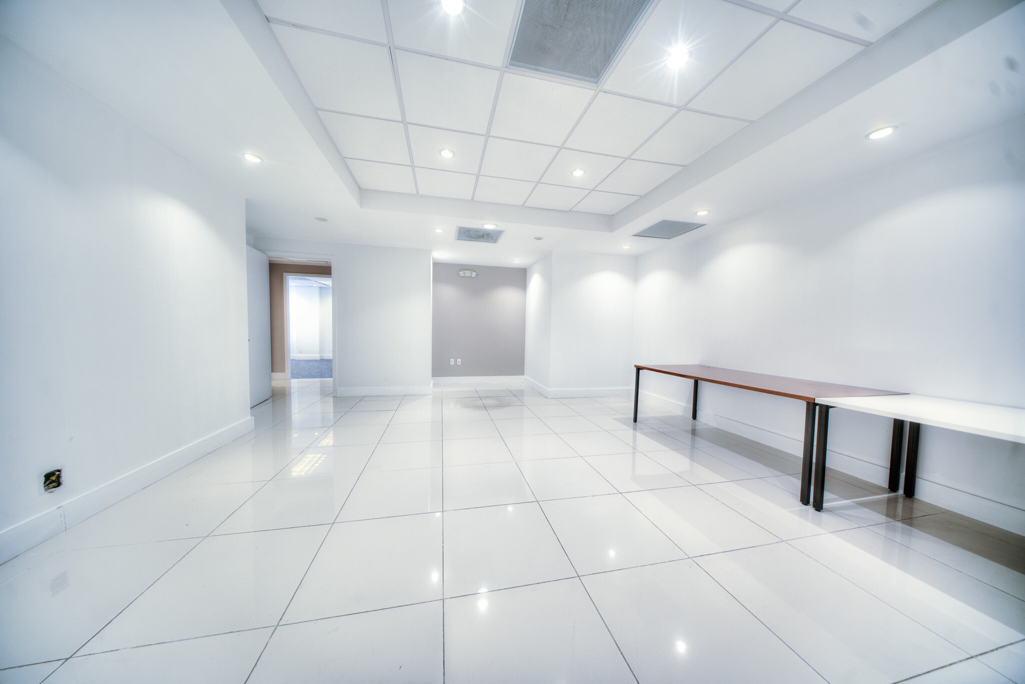 301 Arthur Godfrey Rd, Miami Beach, FL à louer Photo intérieure– Image 1 sur 7