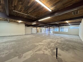 221 Locust St, Redding, CA à louer Photo intérieure– Image 1 sur 10