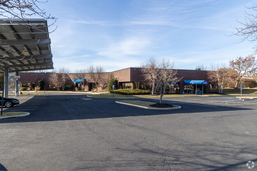 813 East Gate Dr, Mount Laurel, NJ à vendre - Photo de l’immeuble – Image 2 sur 15