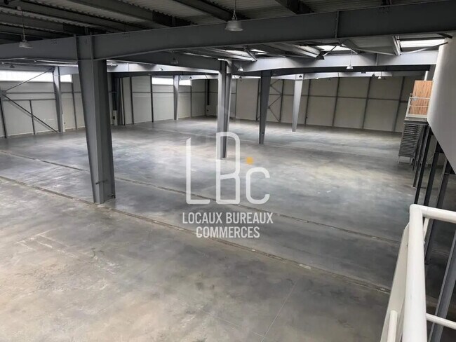 Plus de détails pour Local d'activités à louer