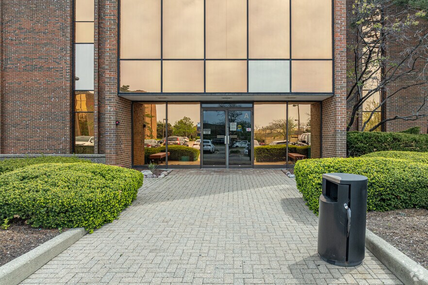 800 Roosevelt Rd, Glen Ellyn, IL à louer - Photo de l’immeuble – Image 2 sur 5