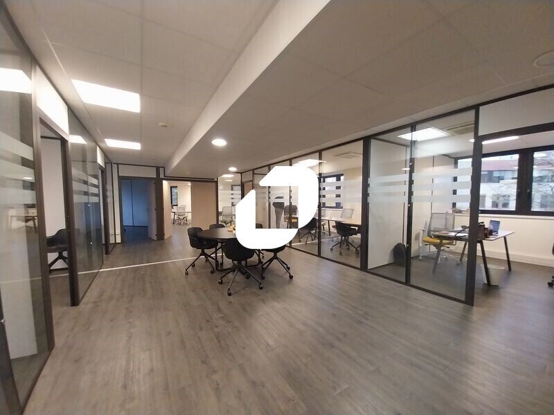 12 Rue Du Fort De Saint-Cyr, Montigny-le-Bretonneux à louer Photo de l’immeuble– Image 1 sur 8
