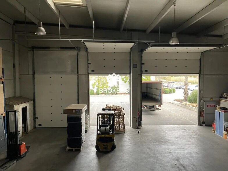 Industriel/Logistique dans Puget-sur-Argens à louer - Photo de l’immeuble – Image 2 sur 8