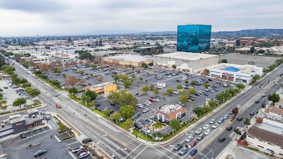 2500-2588 W Commonwealth Ave, Alhambra, CA à louer - Photo de l’immeuble – Image 3 sur 7