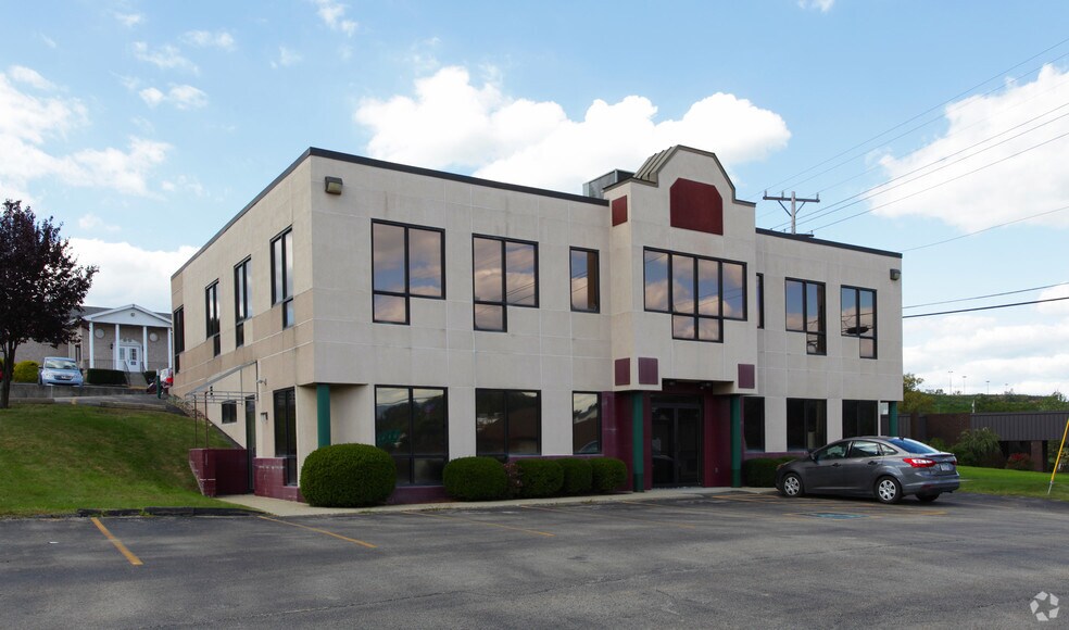 2 Highland Park Dr, Uniontown, PA à louer - Photo de l’immeuble – Image 3 sur 23