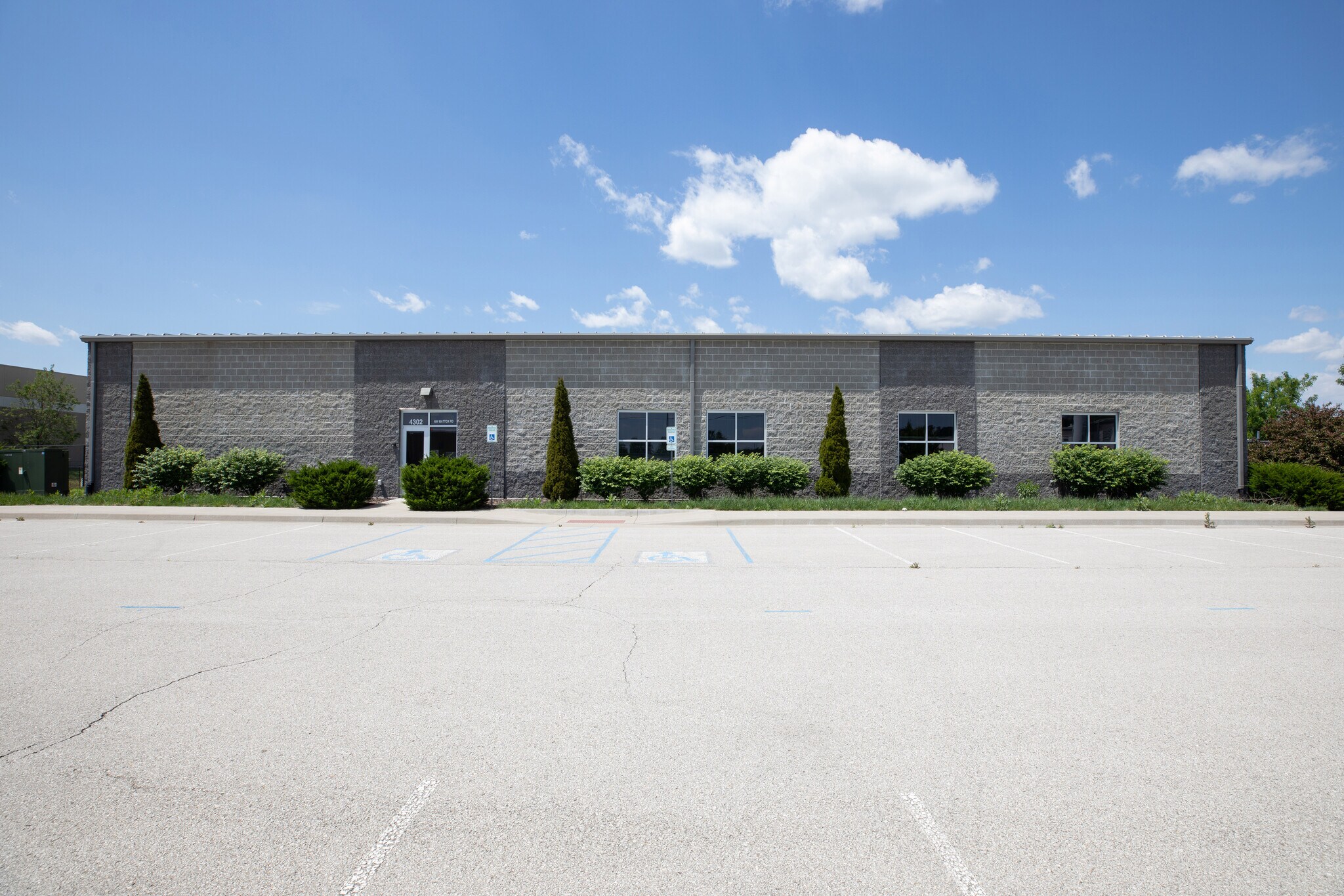 4302 NW Mattox Rd, Riverside, MO à vendre Photo intérieure– Image 1 sur 9