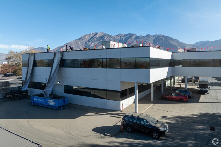 7138 S Highland Dr, Salt Lake City, UT à louer - Photo de l’immeuble – Image 3 sur 15