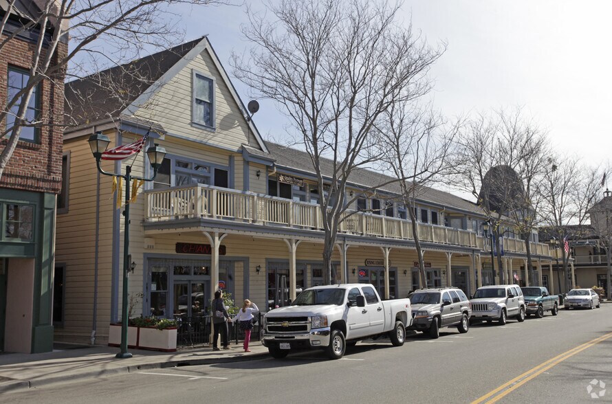 400-448 Main St, Pleasanton, CA à louer - Photo de l’immeuble – Image 3 sur 4