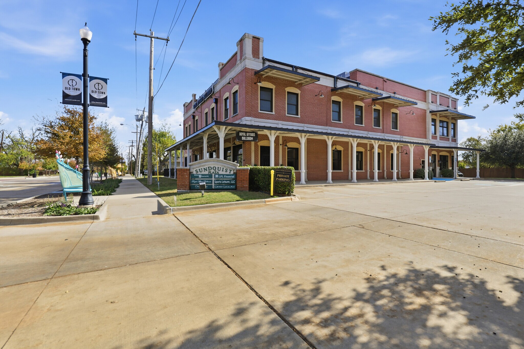 140 E Main St, Lewisville, TX à vendre Photo principale– Image 1 sur 21