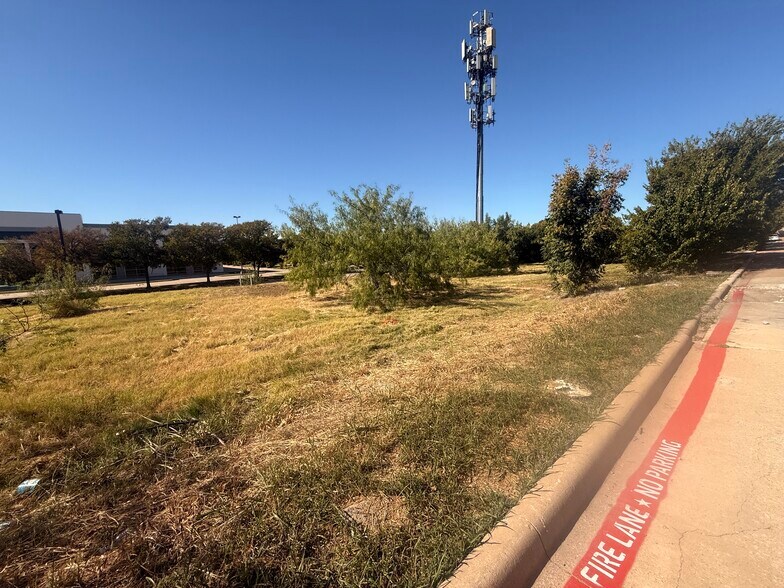 3550 Regent Blvd, Irving, TX à vendre - Photo de l’immeuble – Image 3 sur 9