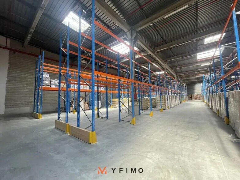 Industriel/Logistique dans Épône à louer - Photo intérieure – Image 3 sur 4