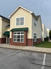 408 Larch Cir, Wilmington, DE à louer Photo de l’immeuble– Image 1 sur 8