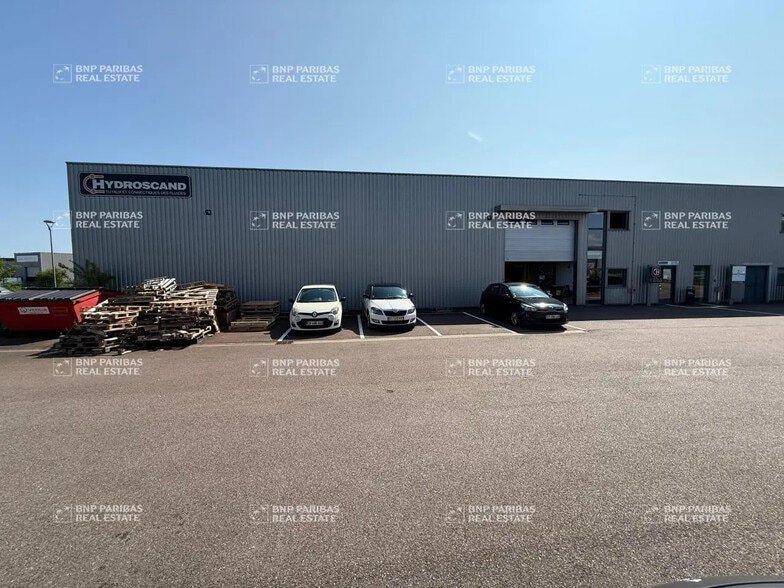 Local d’activités dans Norroy le Veneur à louer - Photo de l’immeuble – Image 2 sur 17