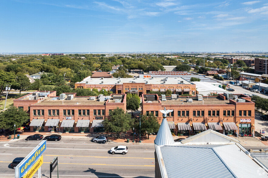 611 S Main St, Grapevine, TX à louer - Aérien – Image 3 sur 8