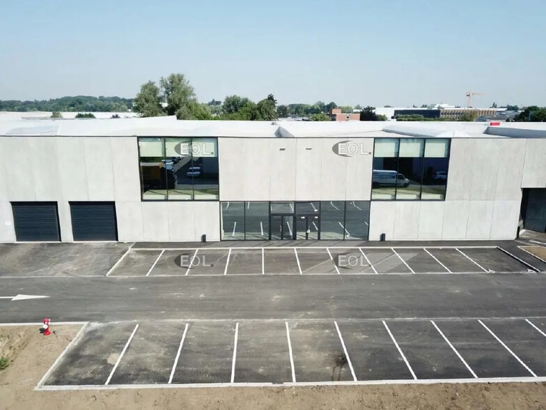 Industriel/Logistique dans NEUVILLE-EN-FERRAIN à louer - Photo de l’immeuble – Image 2 sur 5