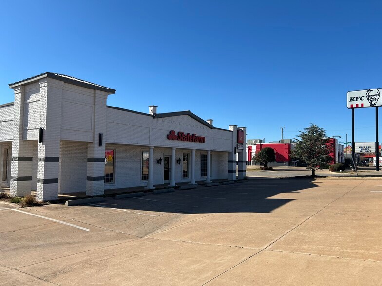4404 NW Cache Rd, Lawton, OK à louer - Photo de l’immeuble – Image 3 sur 12