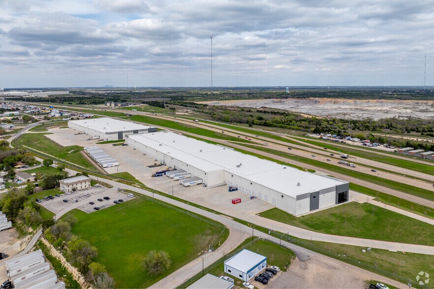 4521 N US Highway 67, Midlothian, TX à louer - Photo de l’immeuble – Image 3 sur 13