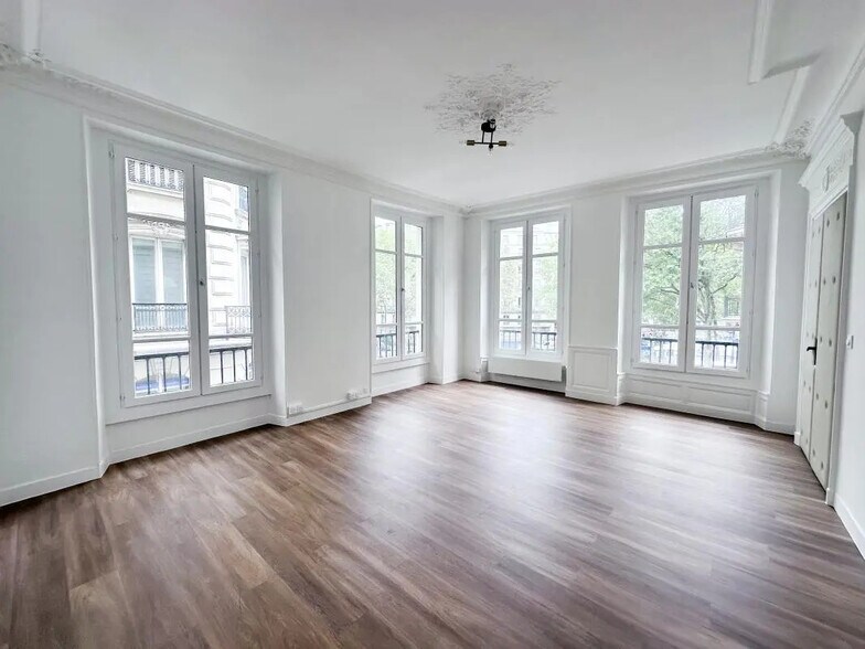 Bureau dans Paris à louer - Photo de l’immeuble – Image 1 sur 8