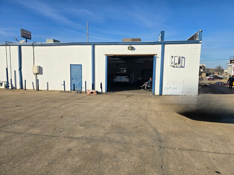 4312 W Camp Wisdom Rd, Dallas, TX à louer - Photo de l’immeuble – Image 3 sur 3