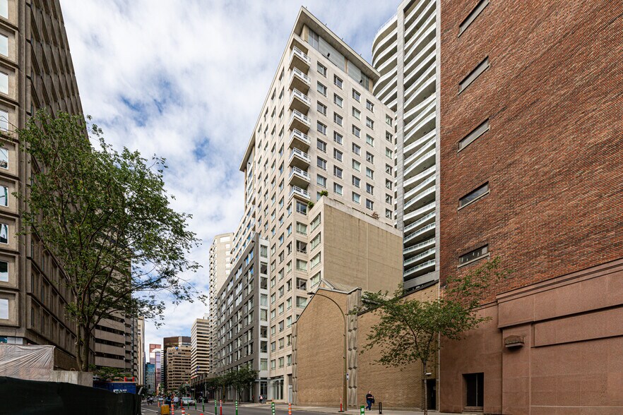 439-447 Av du Président-Kennedy, Montréal, QC à vendre - Photo de l’immeuble – Image 2 sur 12