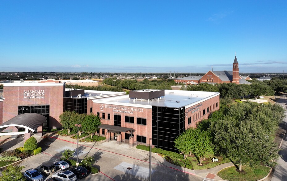 16902 Southwest Fwy, Sugar Land, TX à louer - Photo de l’immeuble – Image 2 sur 13