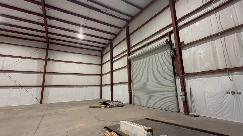 351 Production Blvd, Naples, FL à louer - Vidéo sur l’annonce professionnelle – Image 2 sur 8